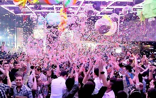 Chauvet Funfetti Confetti Canon an event-ready confetti launcher easy to use by single person perfect for concerts